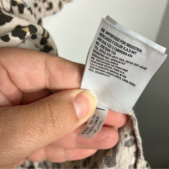 American Eagle animal print blouse elastic neckline women’s size small - Picture 5 of 6